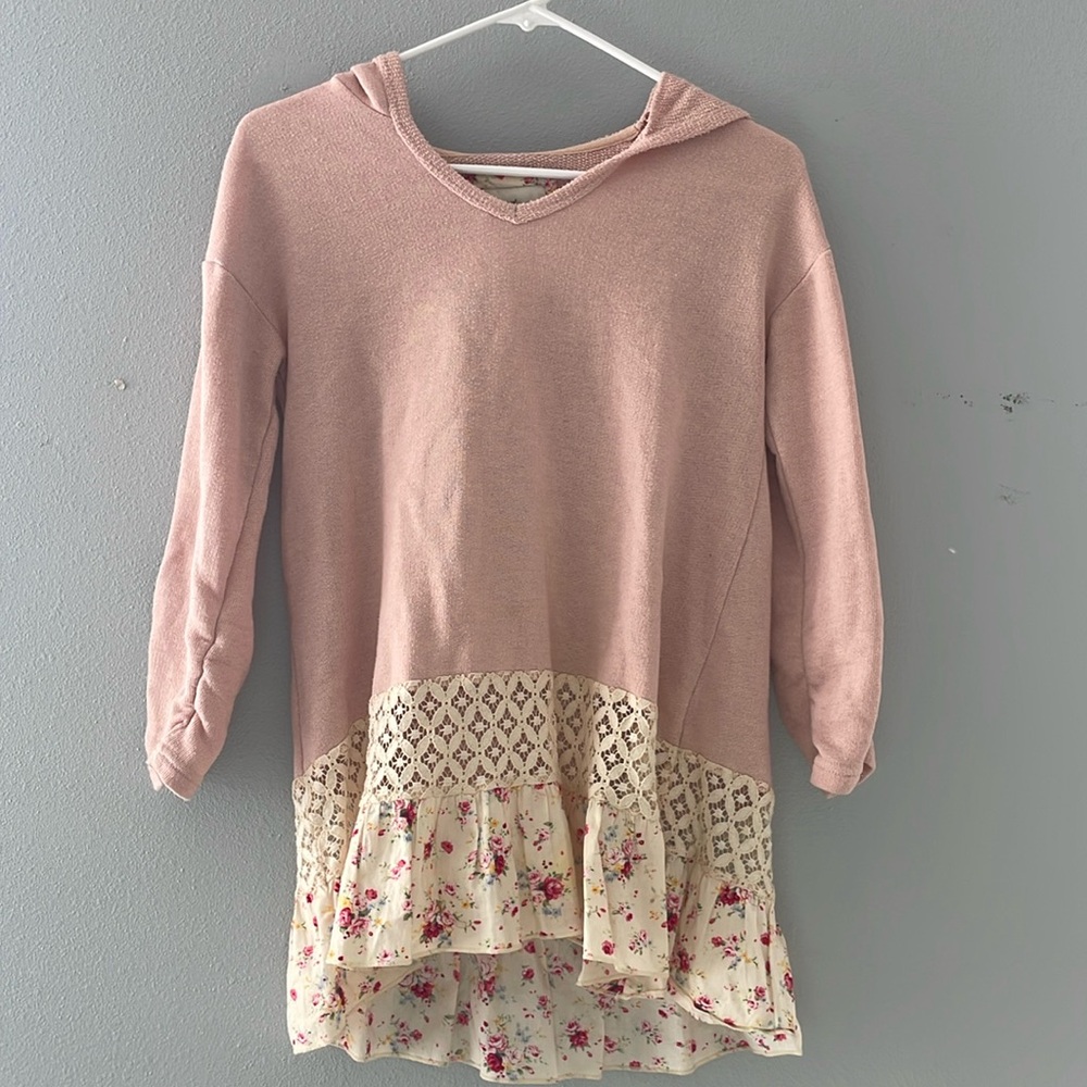 Evy’s Tree pink top with hood